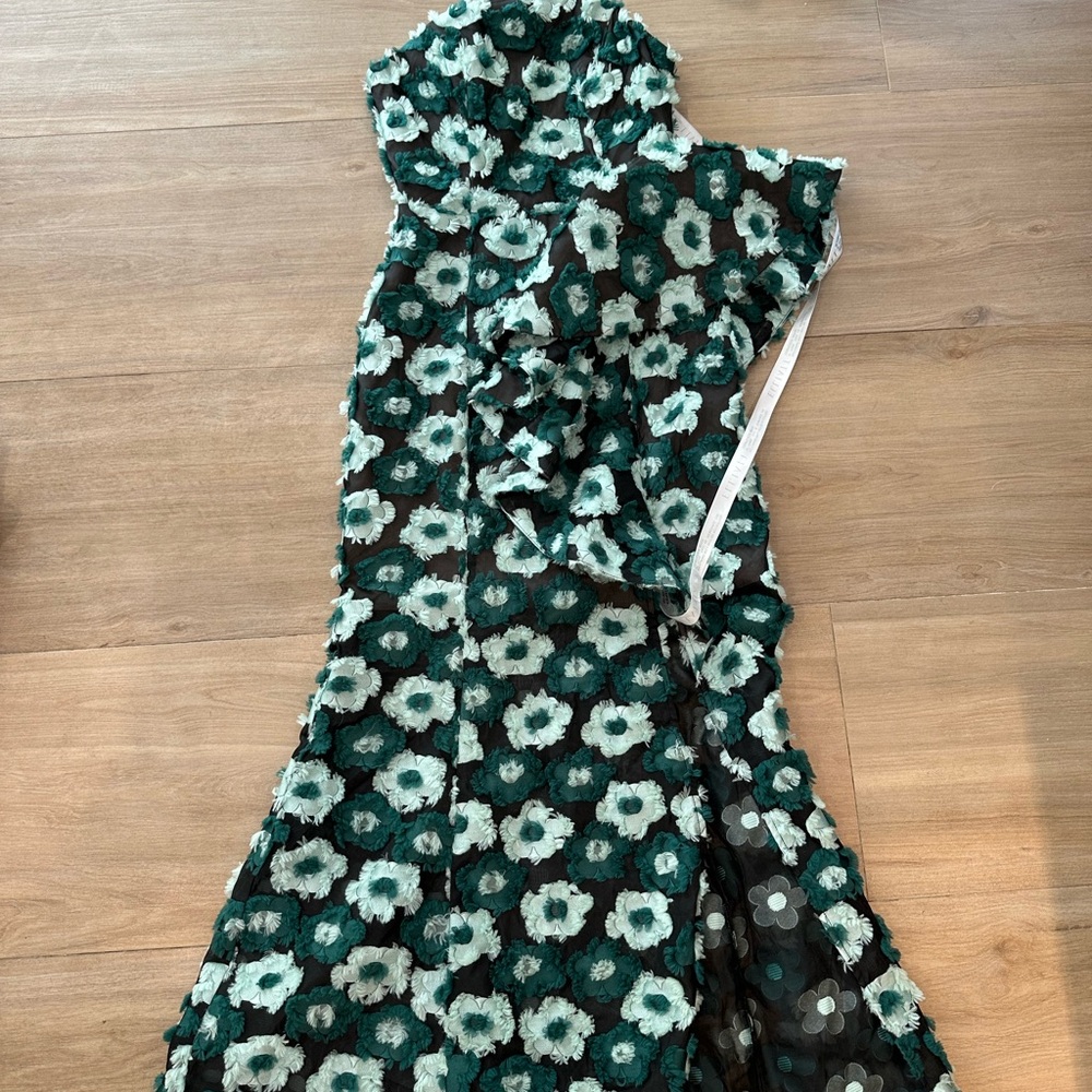 NWT Elliatt Georgina Maxi Dress in Multi - Picture 2 of 6